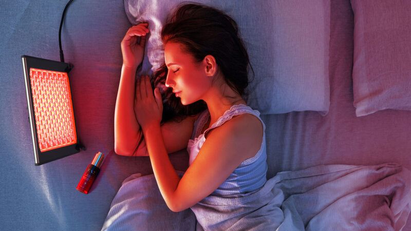 FAQ™ LED панелите на FOREO – иновативно решение за домашна светлинна терапия, подобряваща качеството на съня